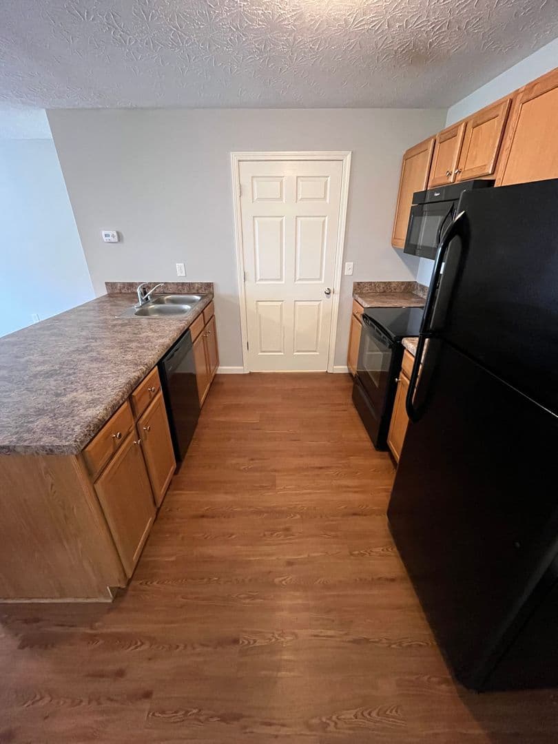 Bowling Green Apartment: 434 Upper Stone Avenue