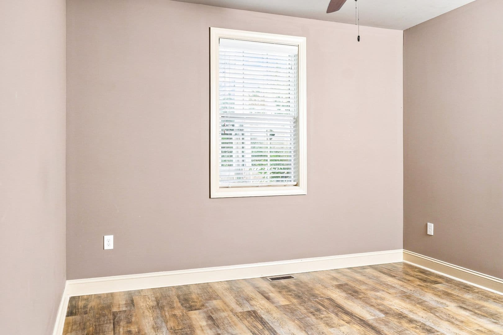 Elizabethtown Apartment: 214 Vaughn Lane