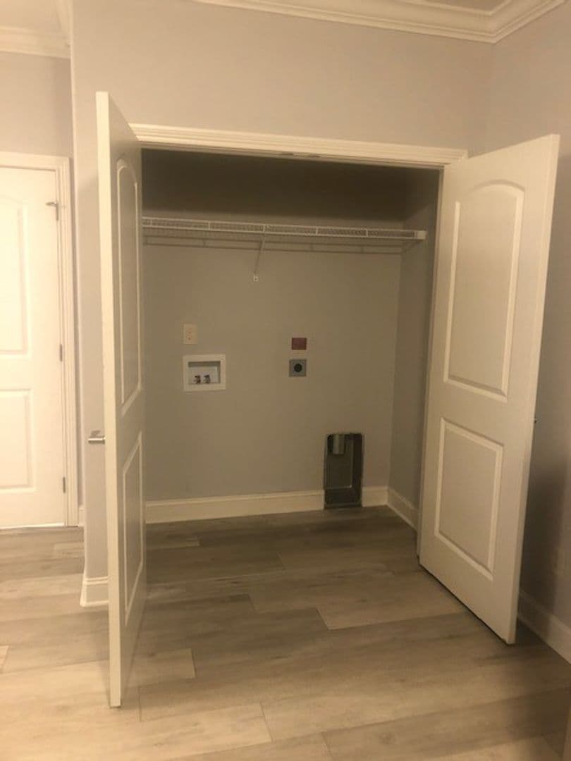 Bowling Green Apartment: 249 Greenwood Lane