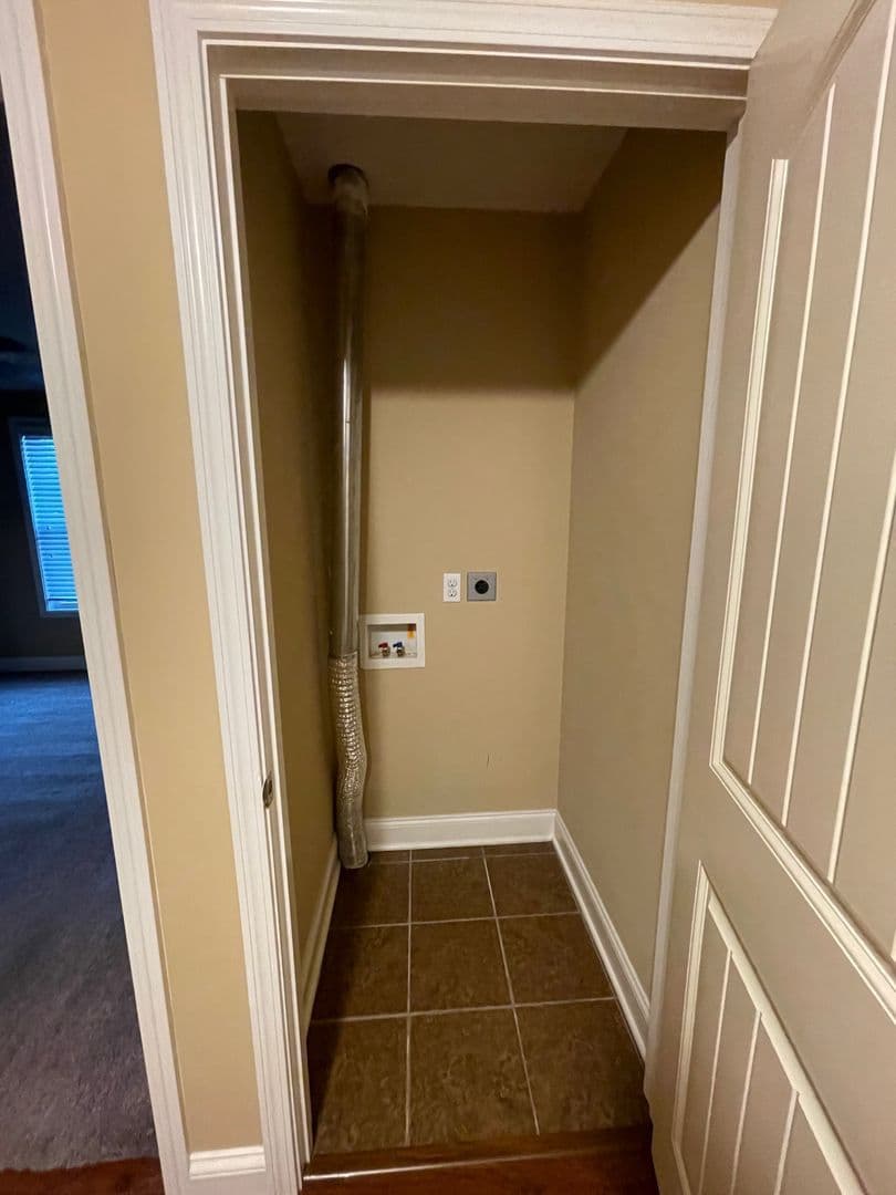 Bowling Green Apartment: 655 Declaration Way