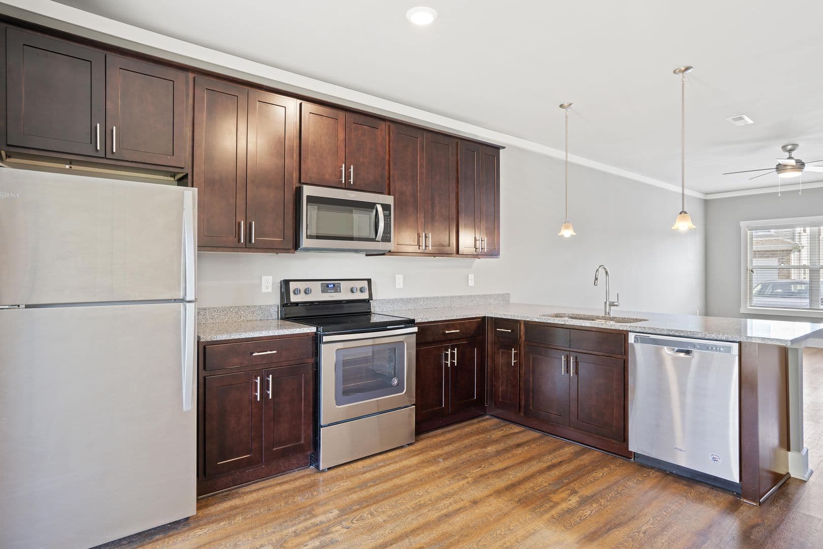 White House Apartment: 529 Raymond Hirsch Parkway