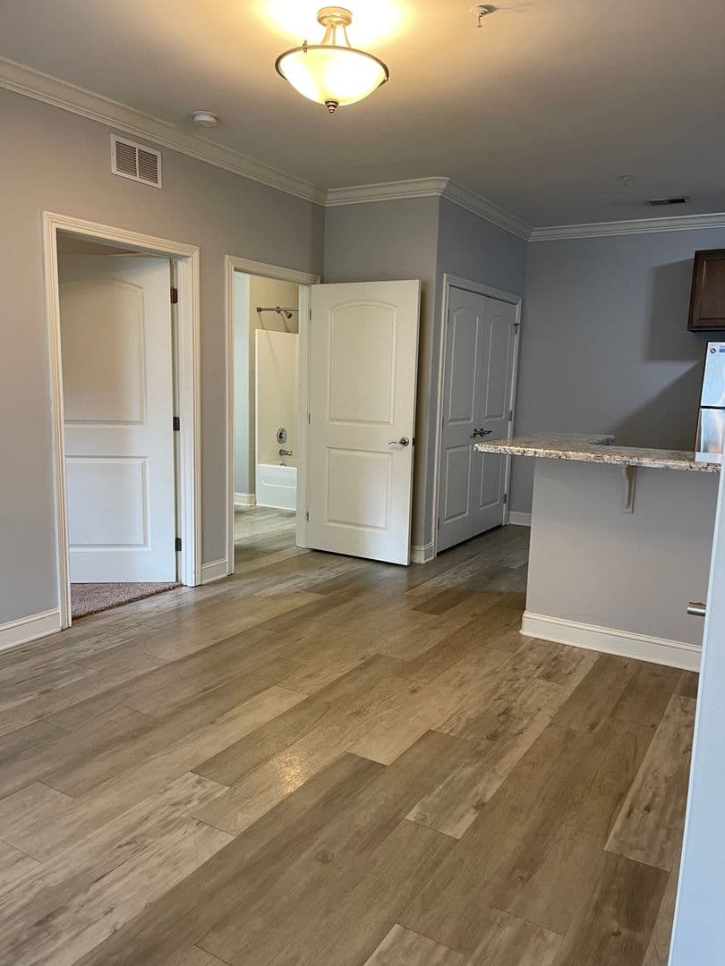 Bowling Green Apartment: 249 Greenwood Lane