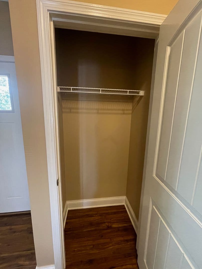 Bowling Green Apartment: 655 Declaration Way