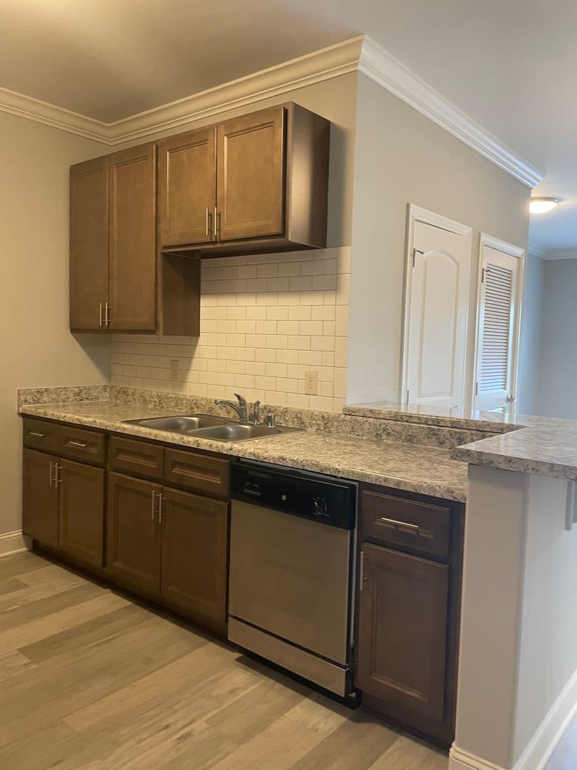 Bowling Green Apartment: 249 Greenwood Lane
