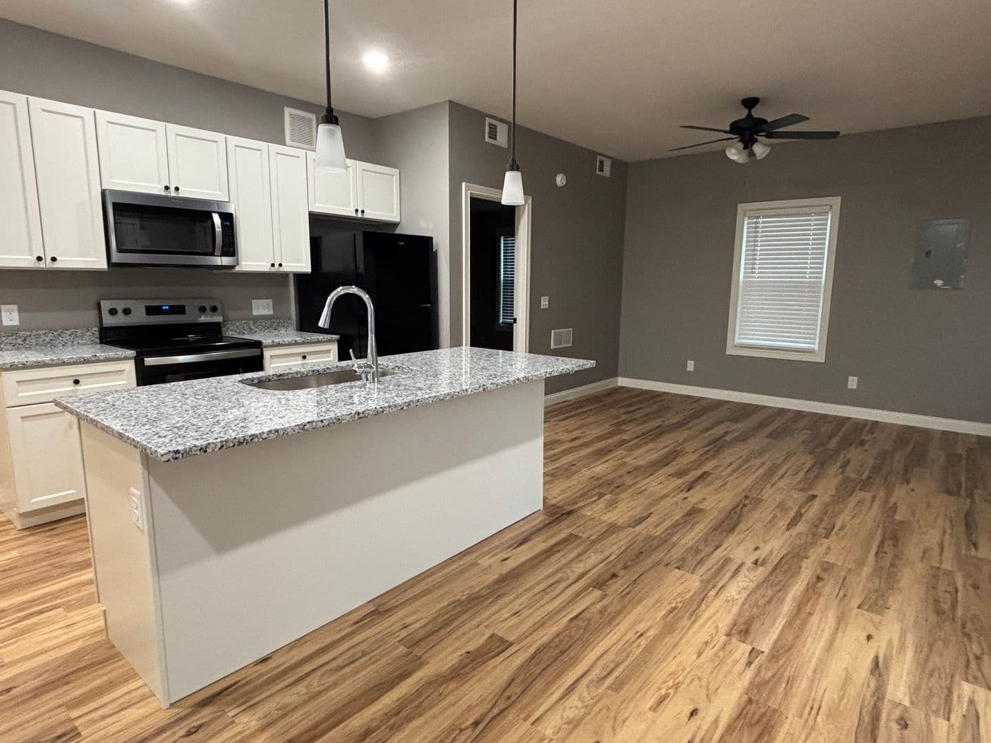 Elizabethtown Apartment: 214 Vaughn Lane