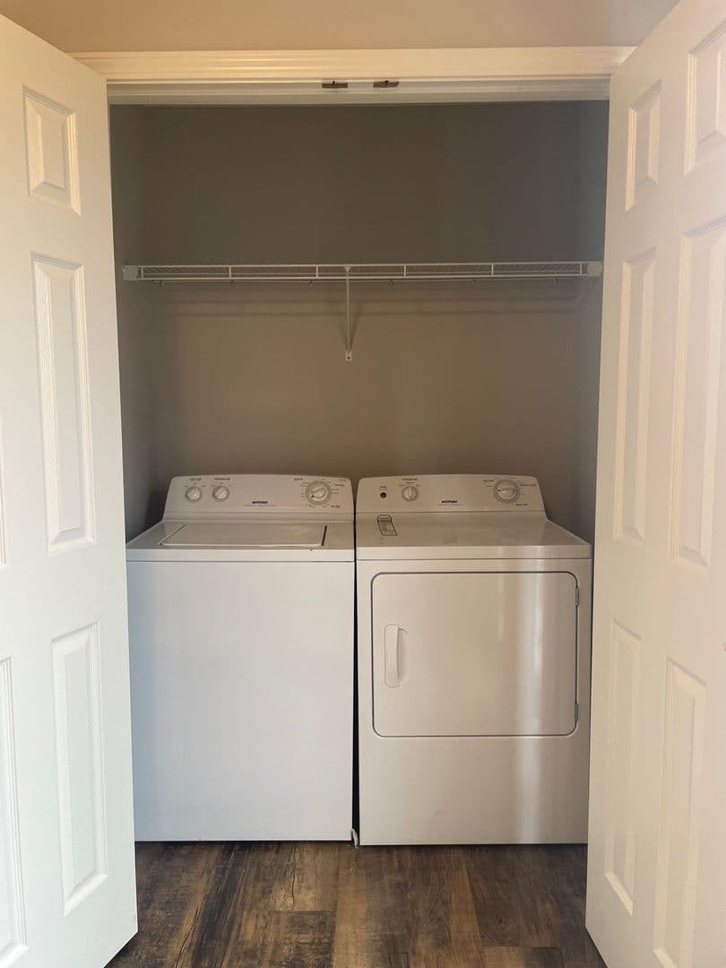 Bowling Green Apartment: 348 Upper Stone Avenue