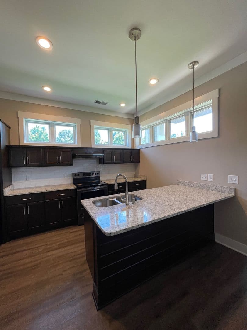 Bowling Green Apartment: 171 Hunt Village Lane