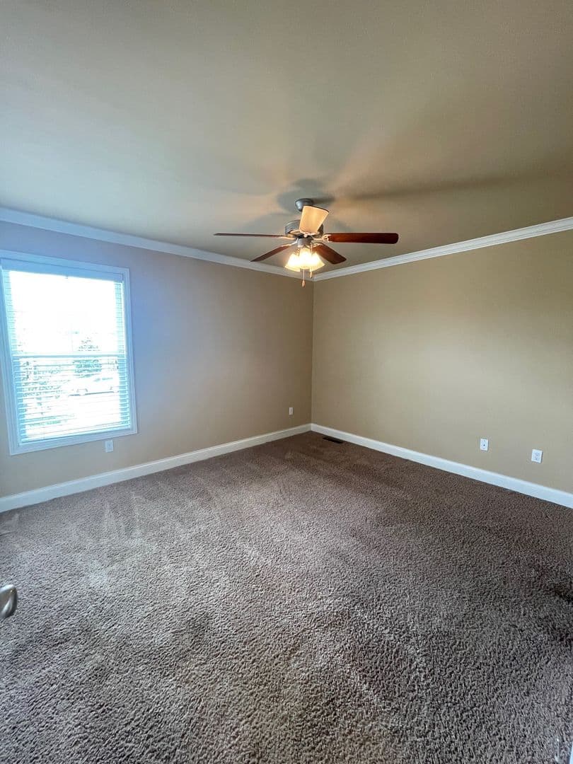 Bowling Green Apartment: 655 Declaration Way