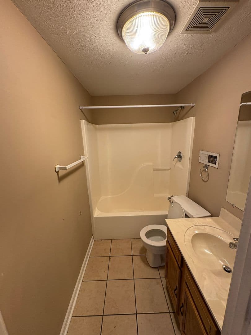 Bowling Green Apartment: 710 Cabell Drive