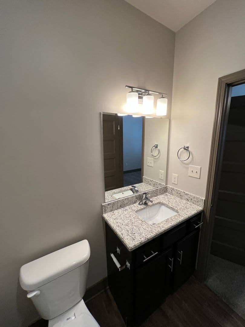 Bowling Green Apartment: 556 Emmett Ave