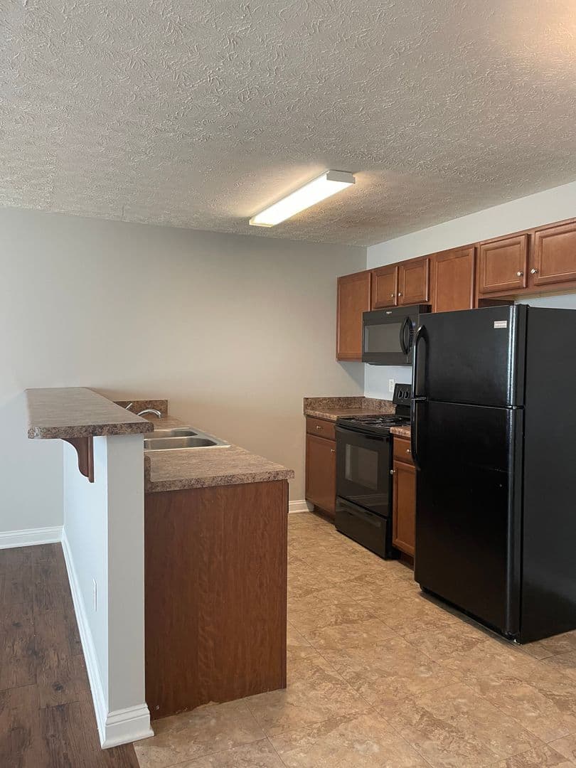 Bowling Green Apartment: 429 Upper Stone Avenue