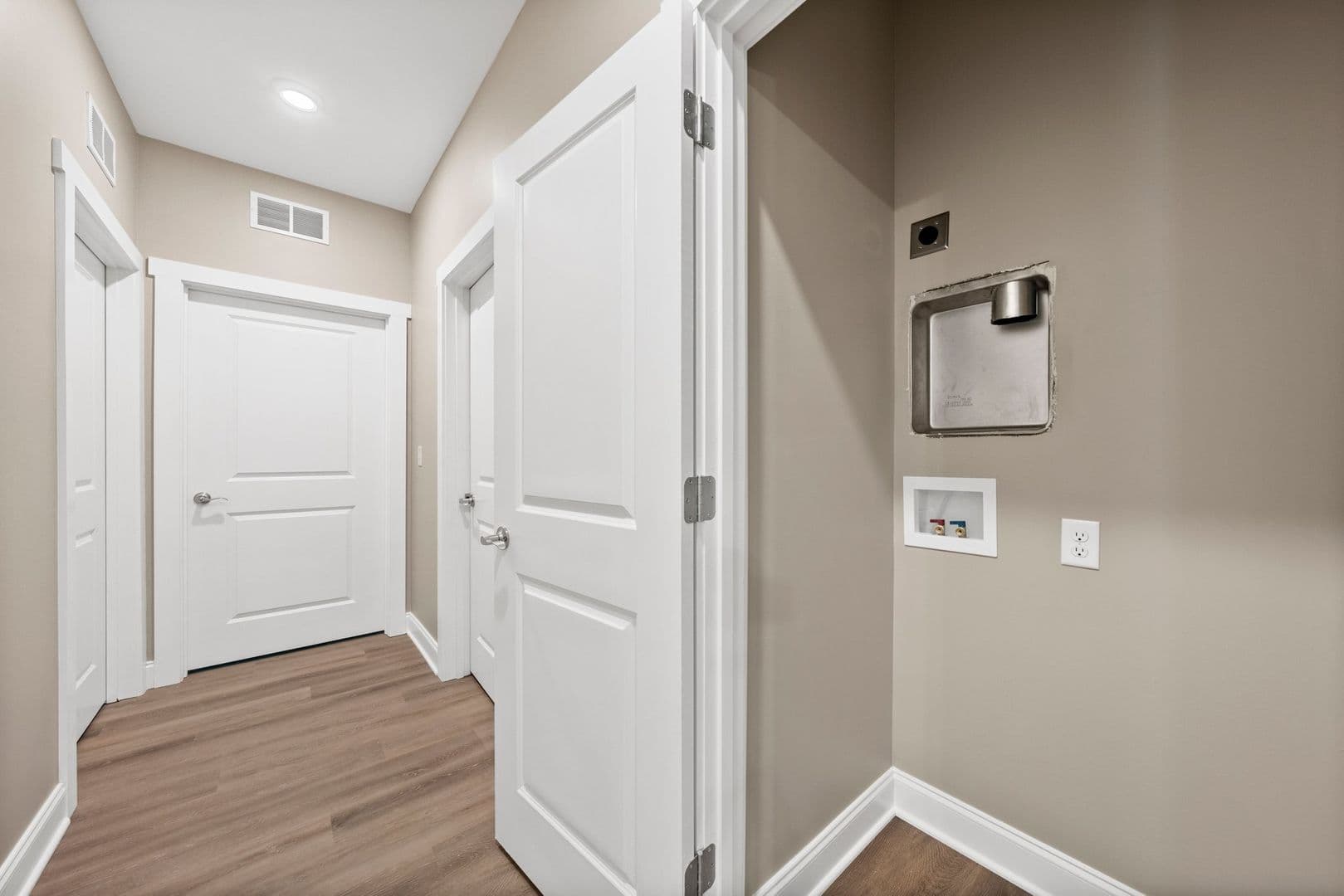 Bowling Green Apartment: 945 Riverbend Street