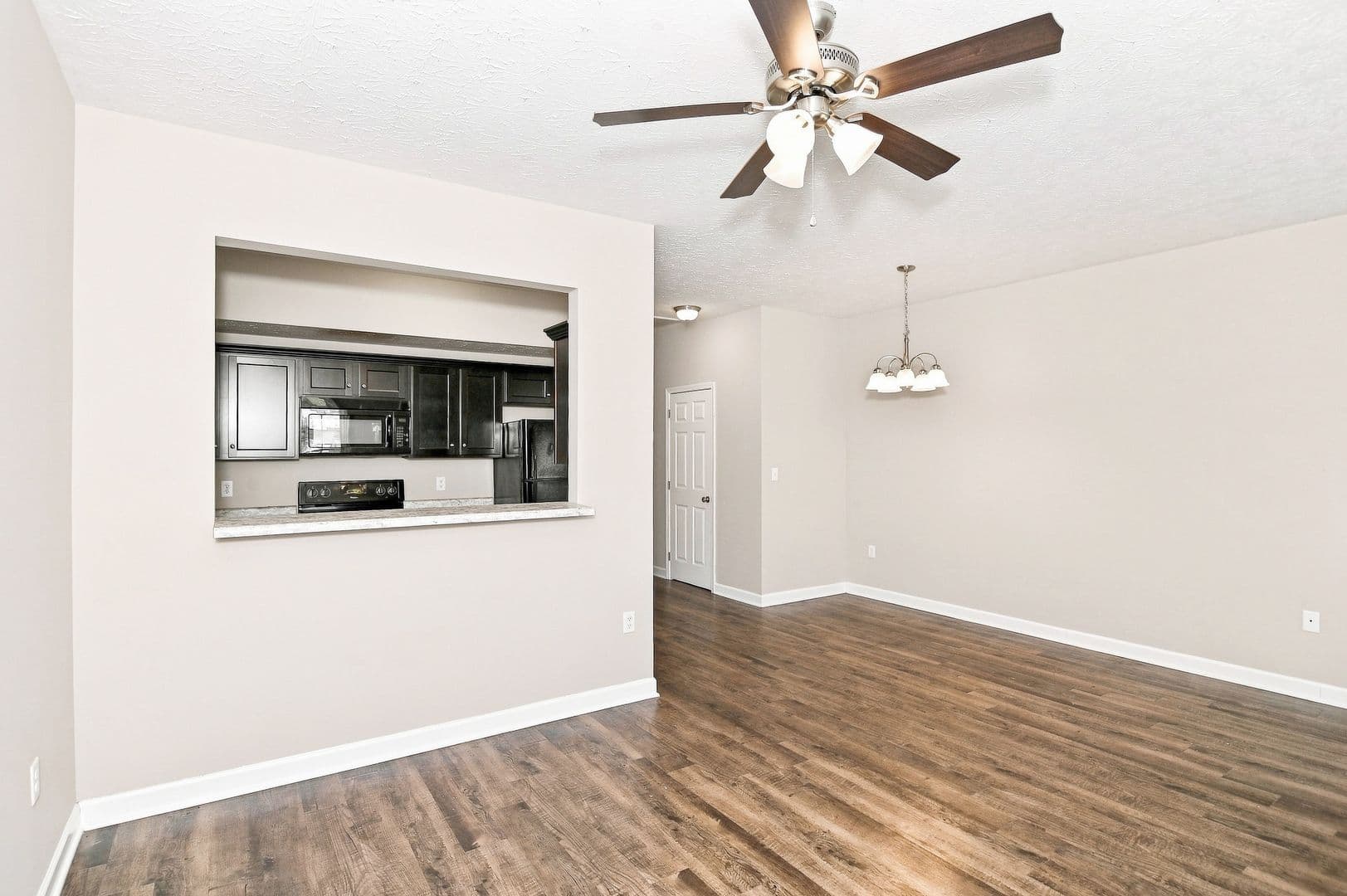 Bowling Green Apartment: 736 Village Creek Drive