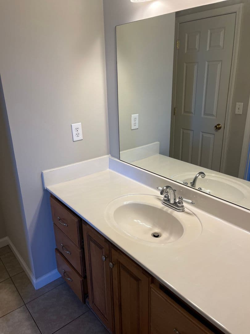Bowling Green Apartment: 2610 Oriole Street