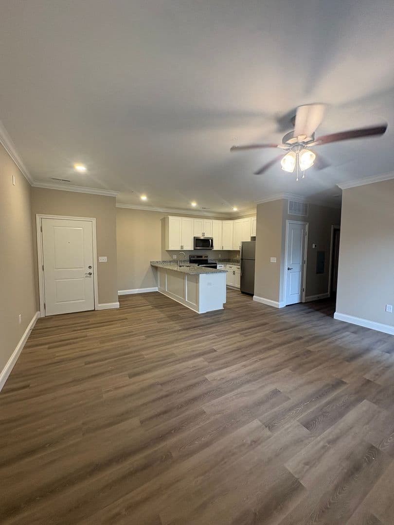 Bowling Green Apartment: 179 Walnut Creek Drive