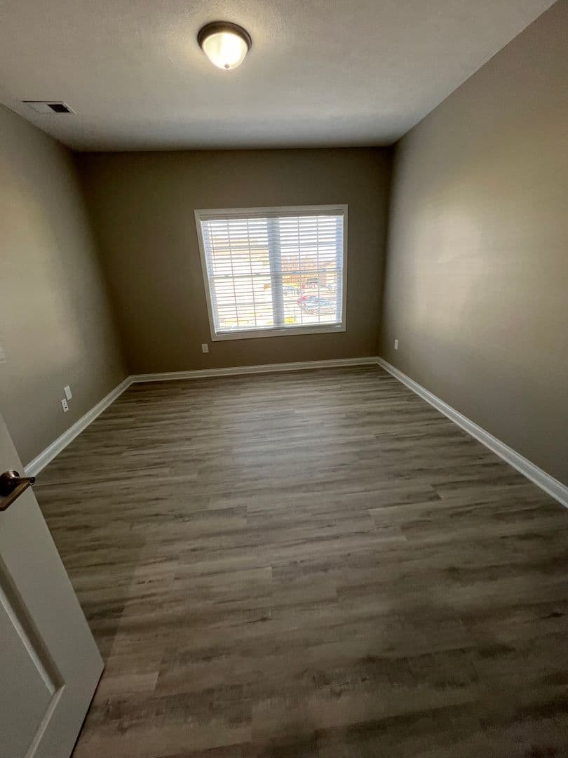 Elizabethtown Apartment: 214 Vaughn Lane