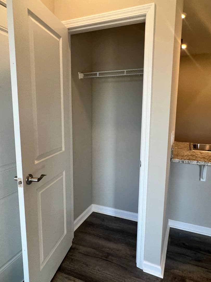 Portland Apartment: 1077 Gateview Drive