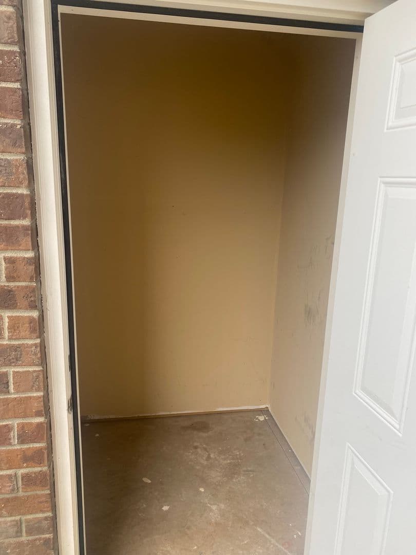 Bowling Green Apartment: 655 Declaration Way