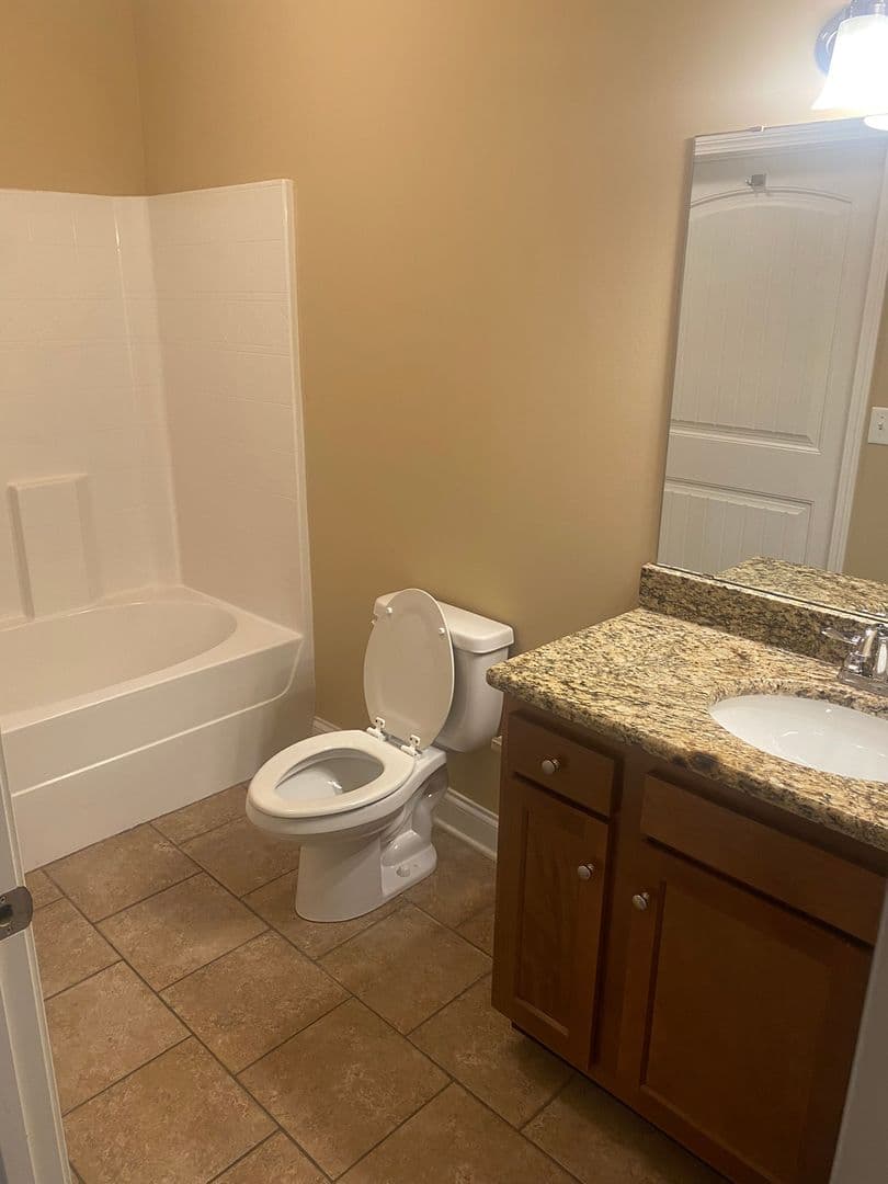 Bowling Green Apartment: 655 Declaration Way
