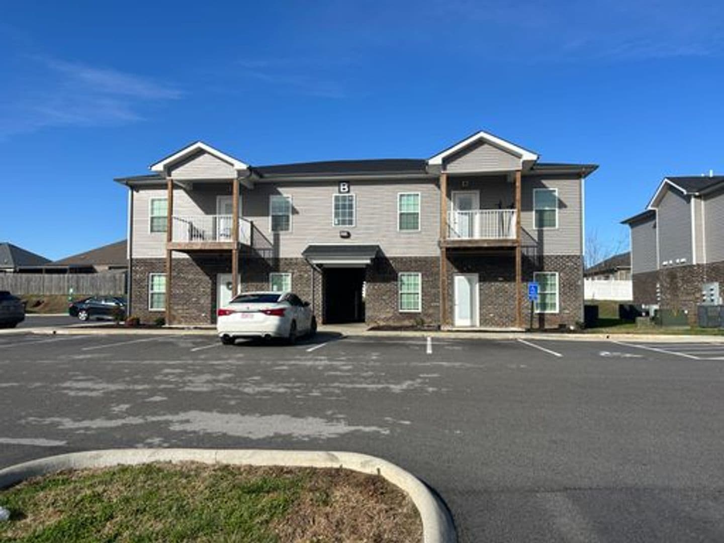 Bowling Green Apartment: 173 Windover Avenue
