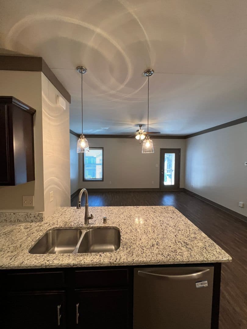 Bowling Green Apartment: 556 Emmett Ave