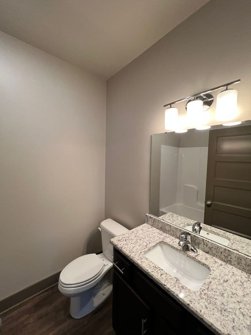 Bowling Green Apartment: 556 Emmett Ave