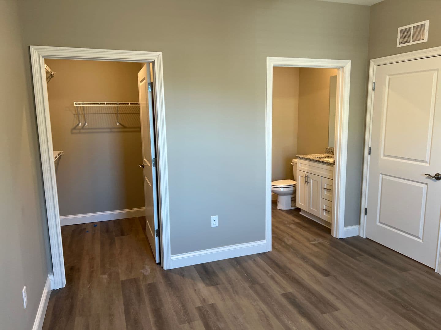 Bowling Green Apartment: 171 Hunt Village Lane