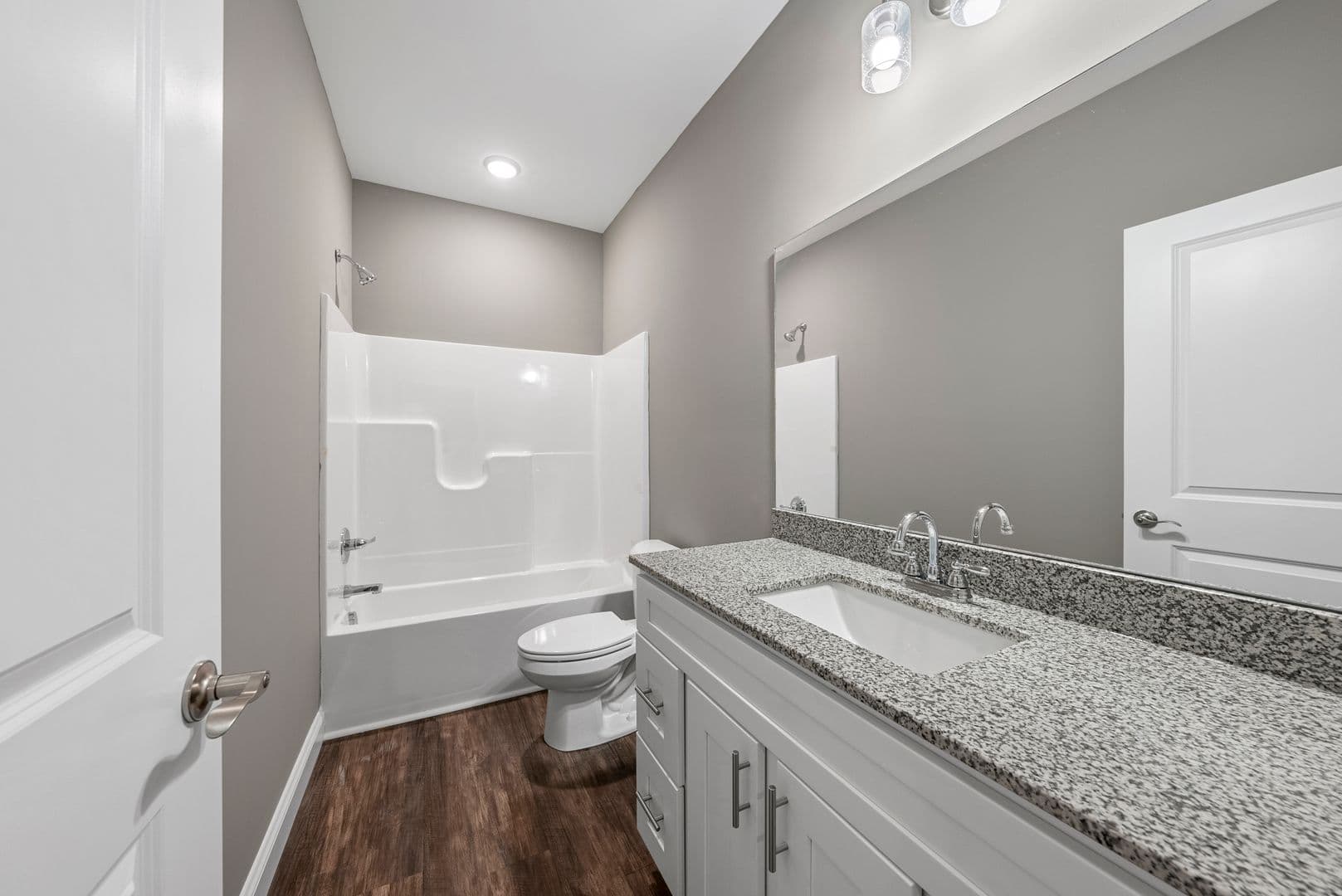 Franklin Apartment: 965 West Madison St