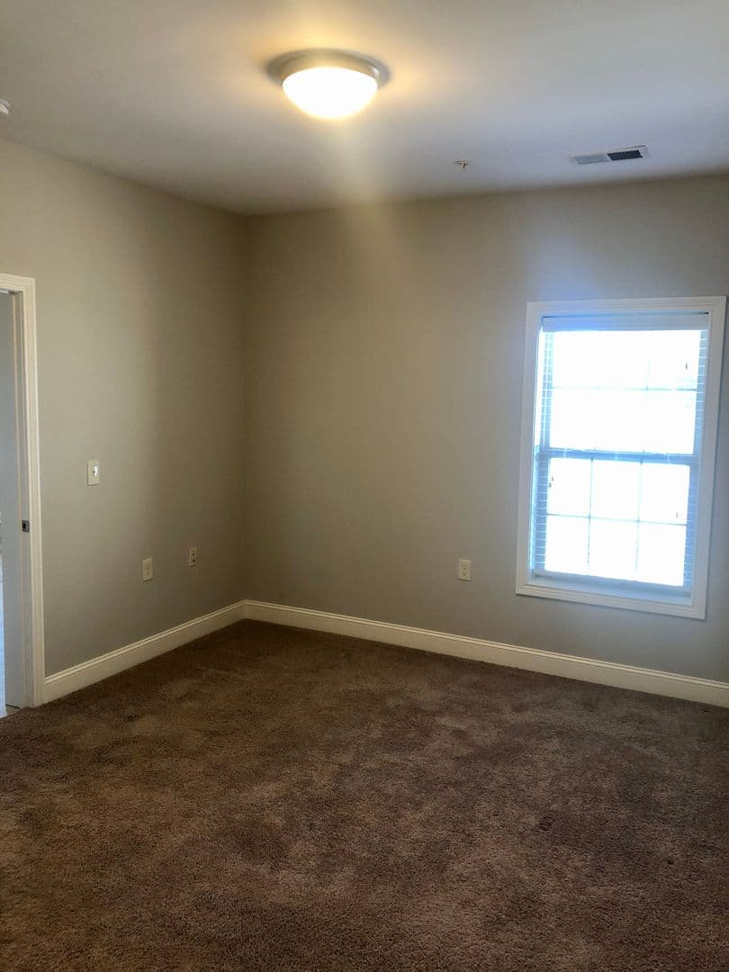 Bowling Green Apartment: 249 Greenwood Lane