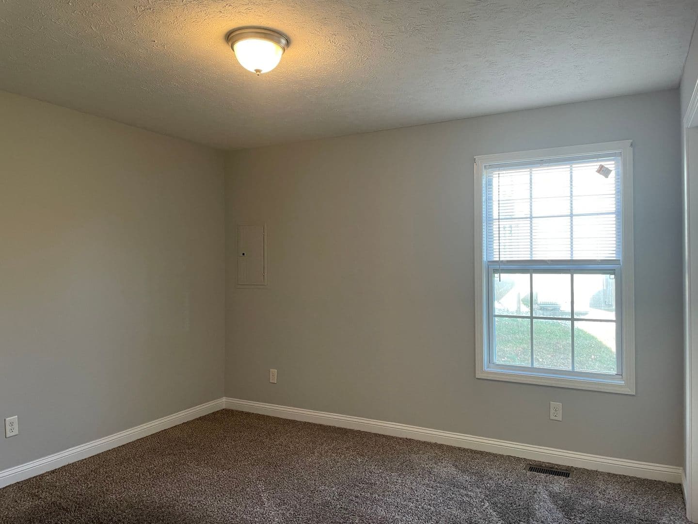 Bowling Green Apartment: 429 Upper Stone Avenue