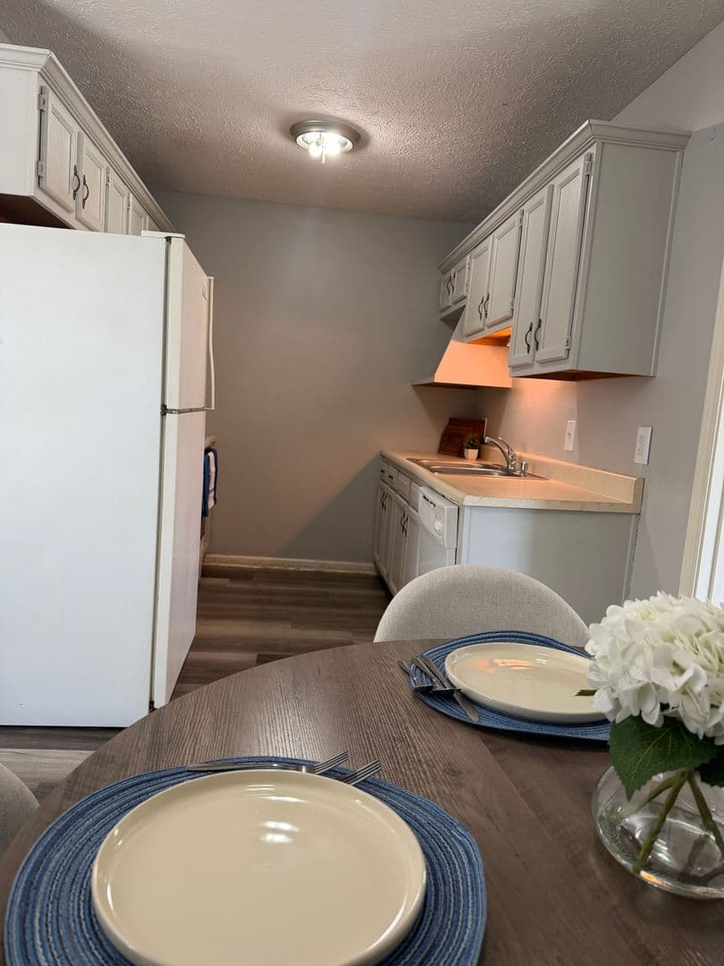 Bowling Green Apartment: 6550 Louisville Rd