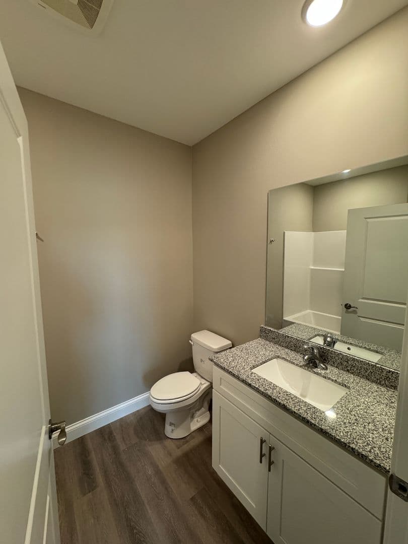 Bowling Green Apartment: 5204 Bakers Spring Street