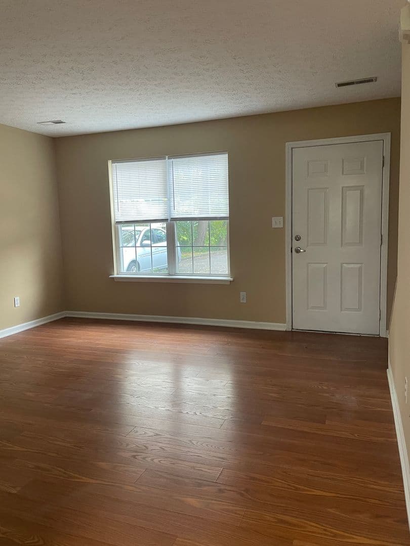 Bowling Green Apartment: 1114 Brockley Way