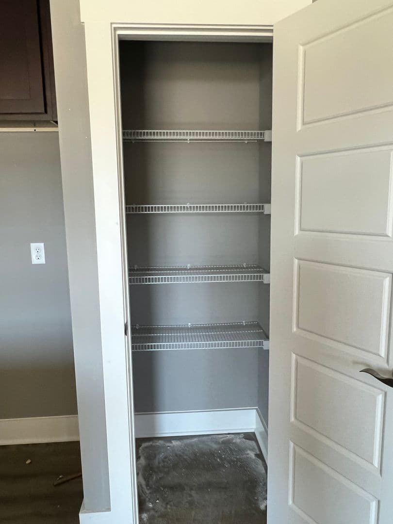 White House Apartment: 529 Raymond Hirsch Parkway