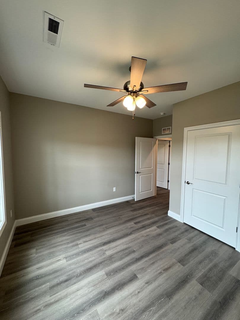 Bowling Green Apartment: 5204 Bakers Spring Street