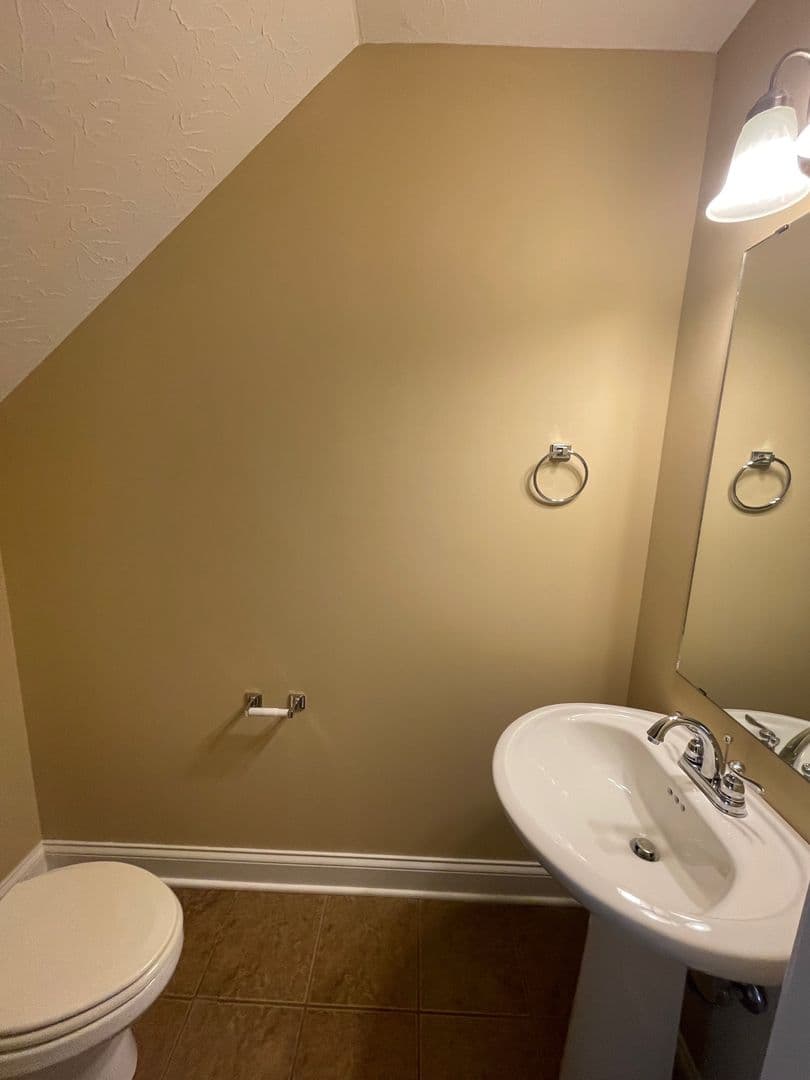 Bowling Green Apartment: 655 Declaration Way