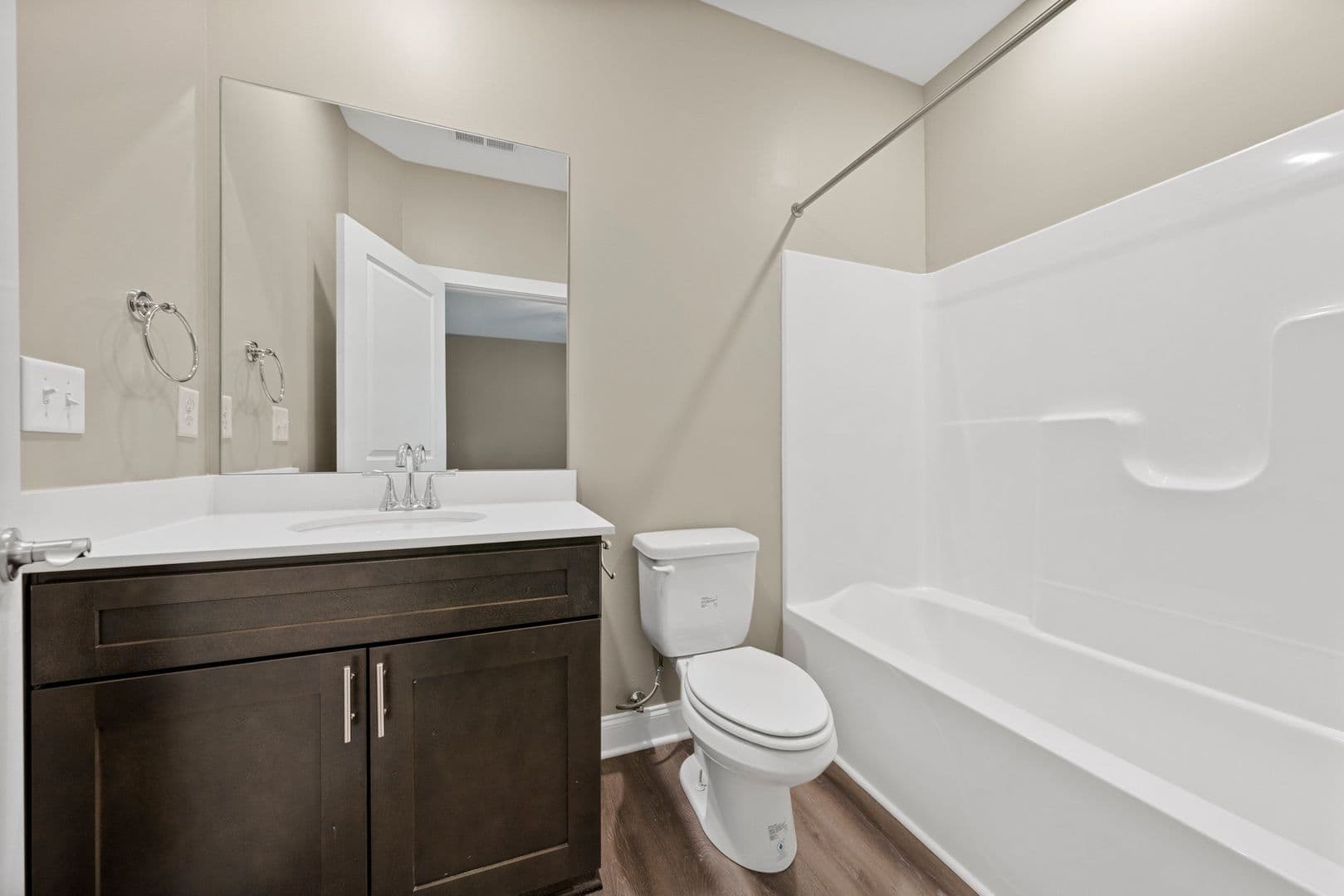 Bowling Green Apartment: 945 Riverbend Street