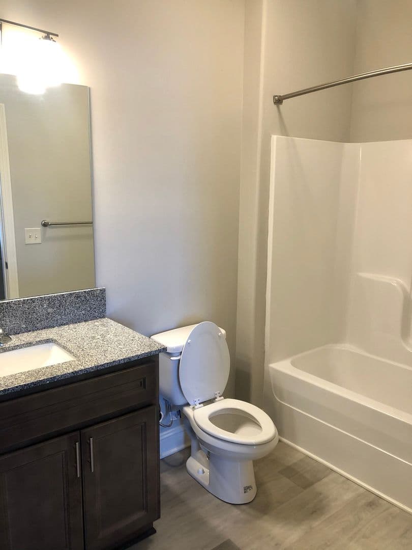 Bowling Green Apartment: 249 Greenwood Lane
