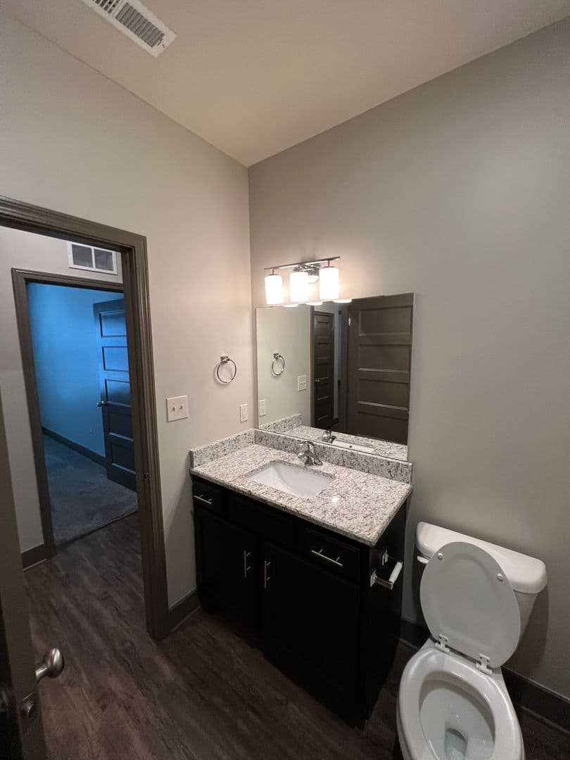 Bowling Green Apartment: 556 Emmett Ave