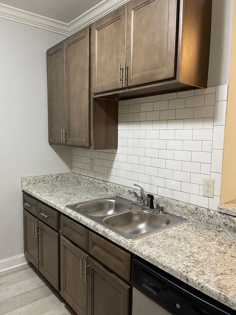 Bowling Green Apartment: 249 Greenwood Lane