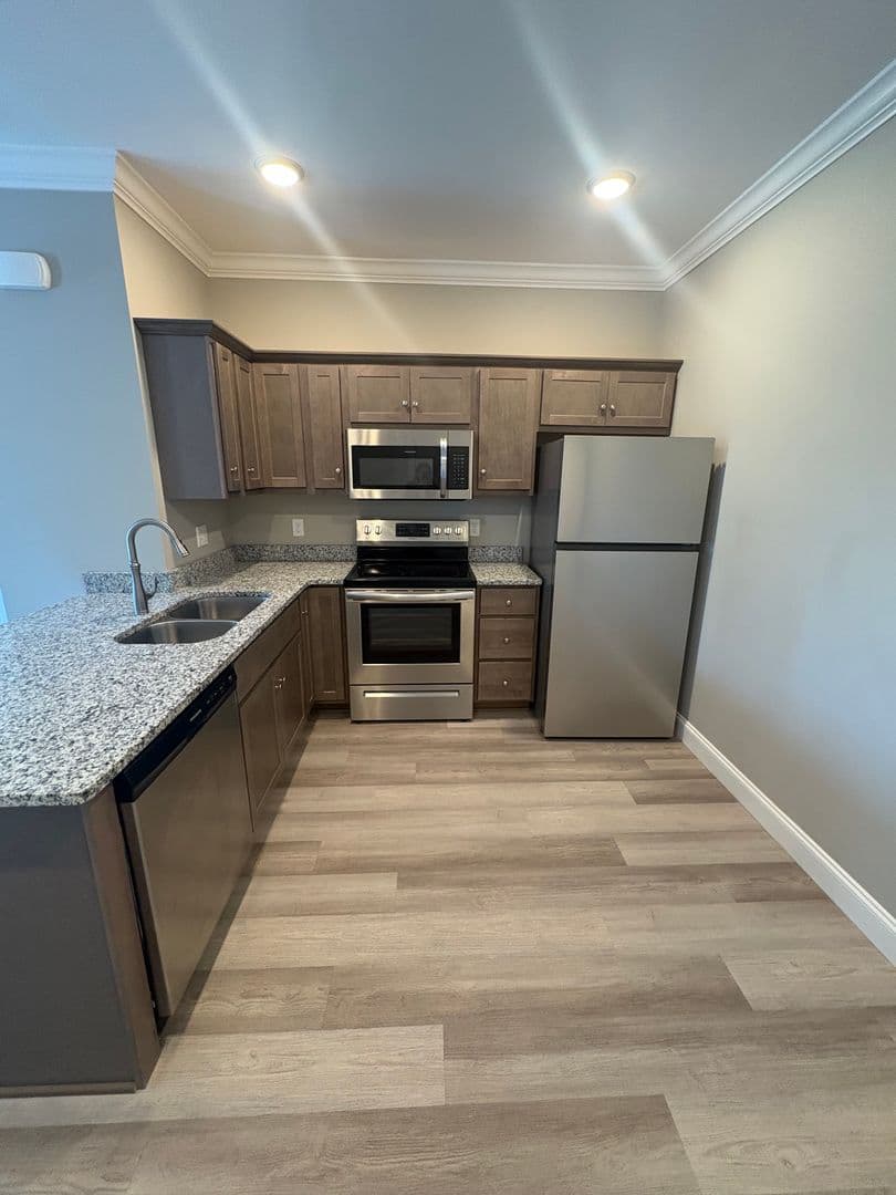 Bowling Green Apartment: 173 Windover Avenue