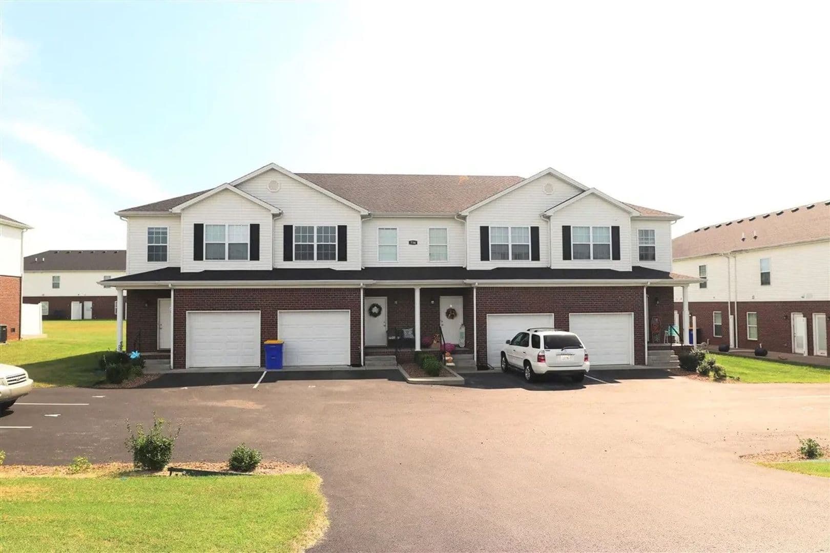 Bowling Green Apartment: 736 Village Creek Drive