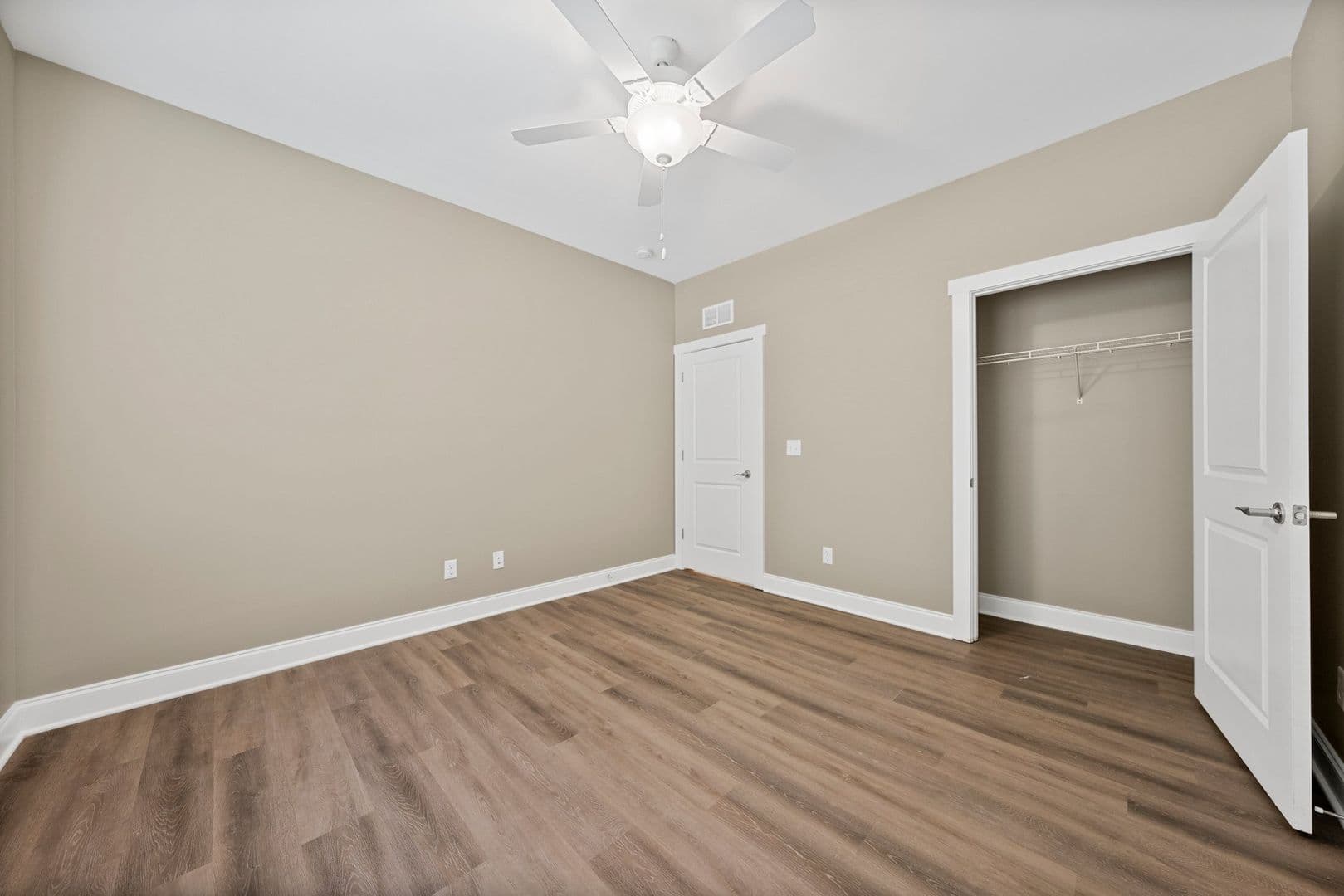 Bowling Green Apartment: 945 Riverbend Street