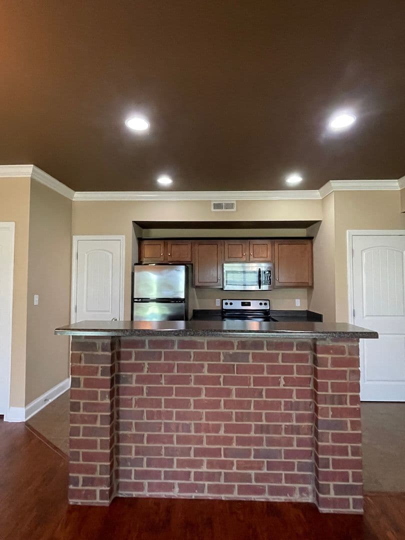 Bowling Green Apartment: 655 Declaration Way