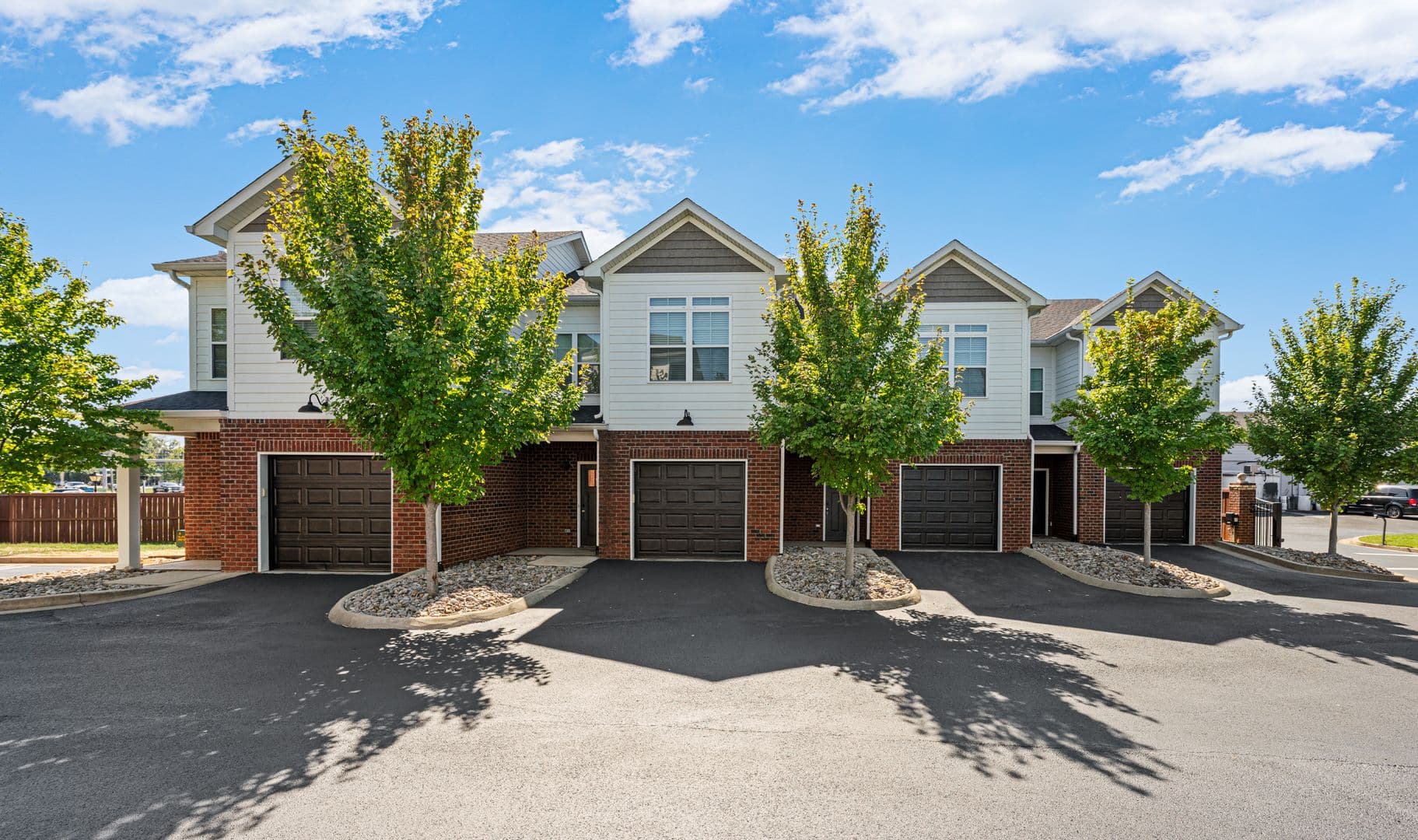 Bowling Green Apartment: 864 Fairview Avenue