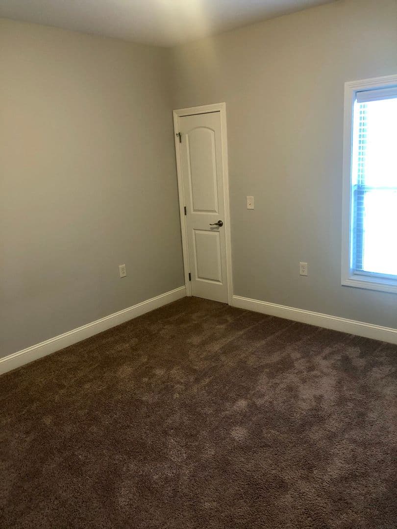 Bowling Green Apartment: 249 Greenwood Lane