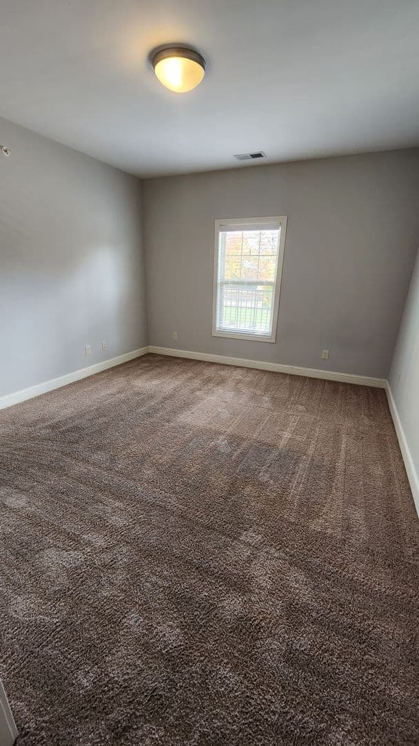 Bowling Green Apartment: 249 Greenwood Lane