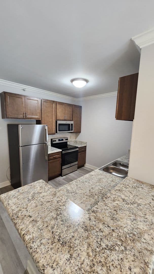 Bowling Green Apartment: 249 Greenwood Lane