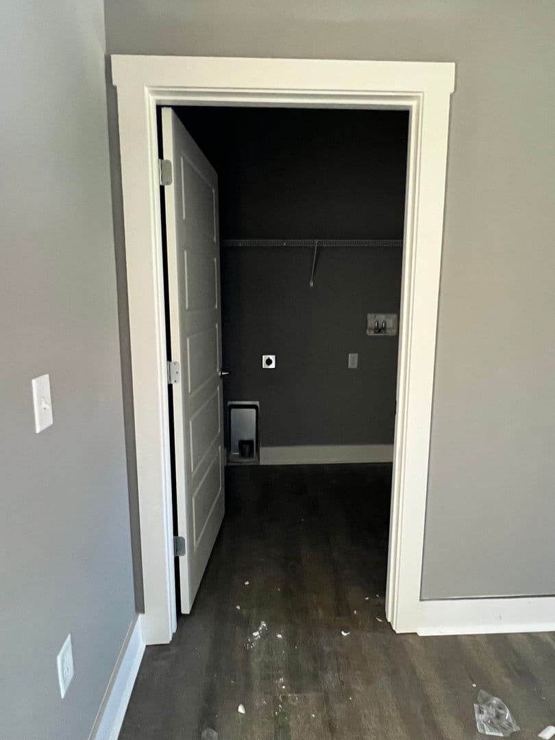 White House Apartment: 529 Raymond Hirsch Parkway