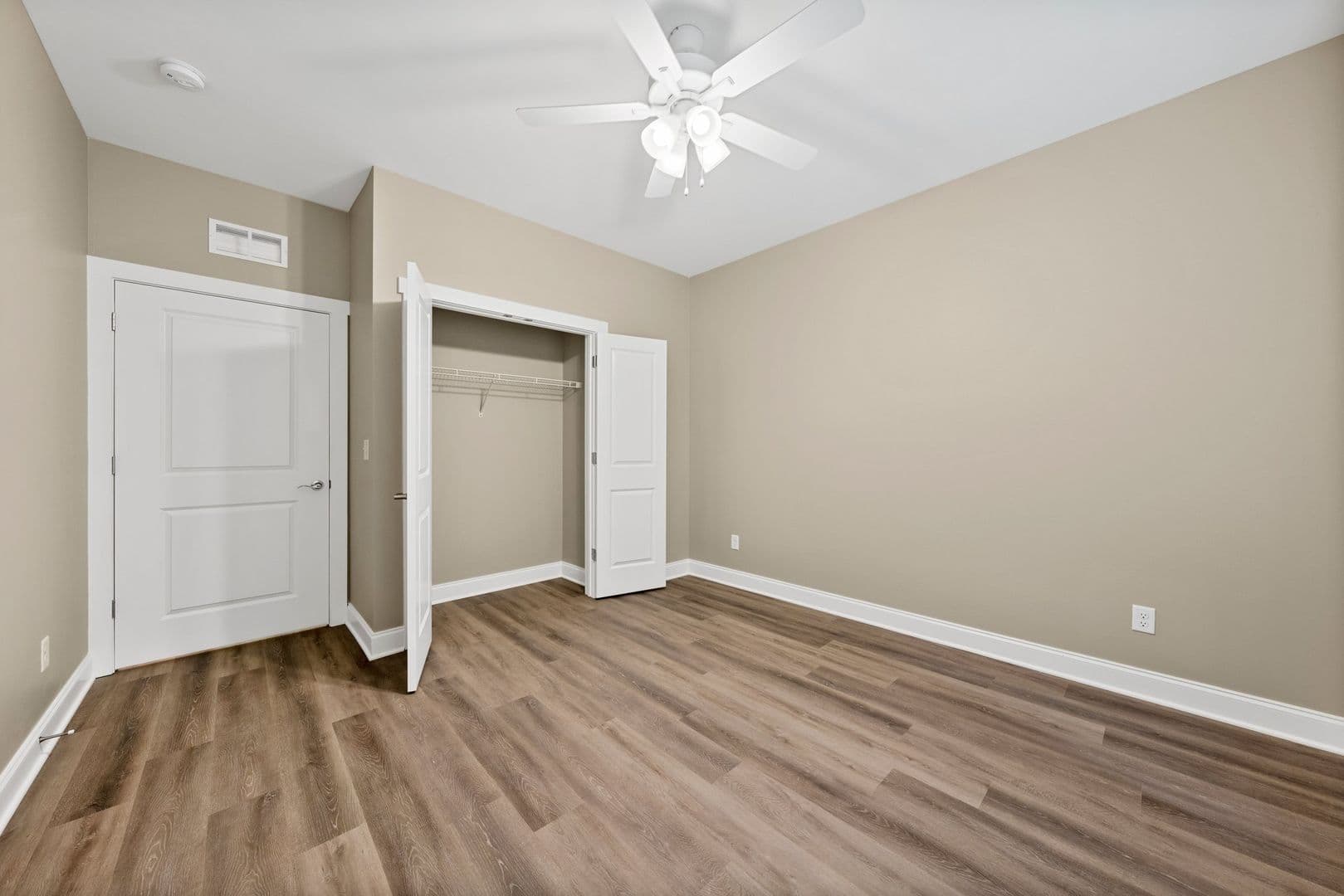 Bowling Green Apartment: 945 Riverbend Street